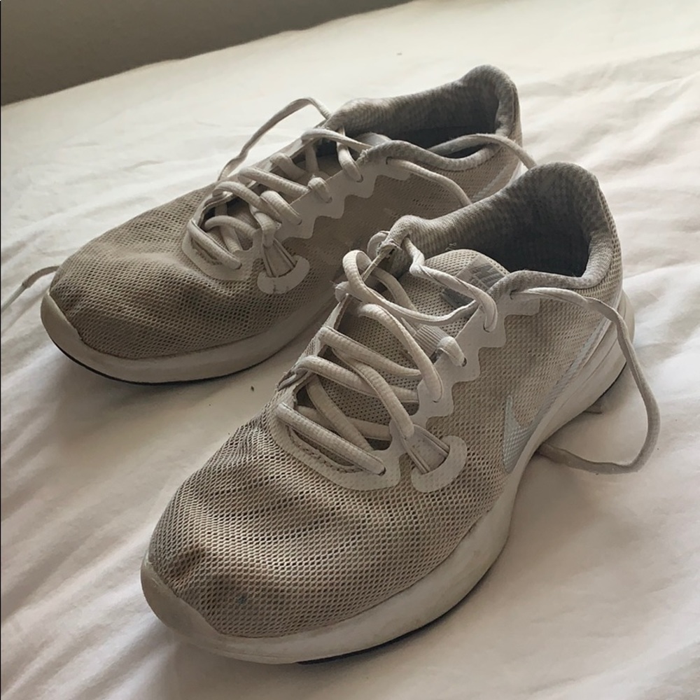 Used Nike Tennis Shoes